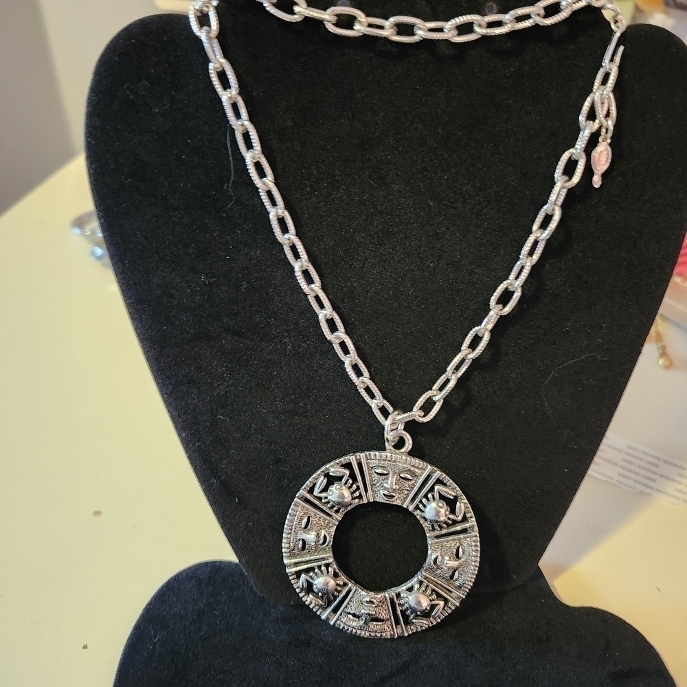 Sarah Coventry Silver tone Chain Necklace with Circular Pendant